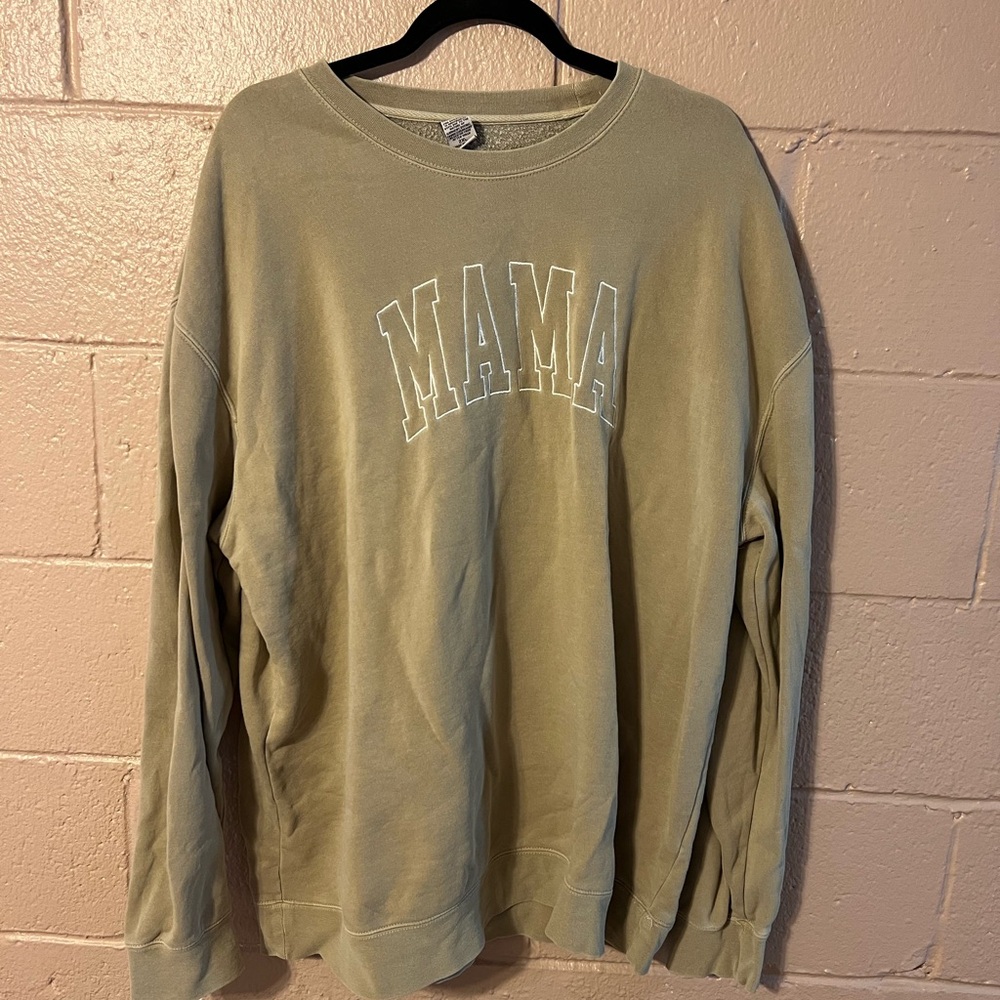 MAMA crewneck